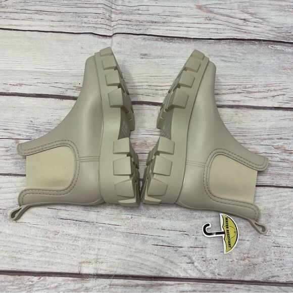 Jeffrey Campbell Chelsea Rain Boots Lug Sole Ivory NEW Size 10 - Picture 9 of 11